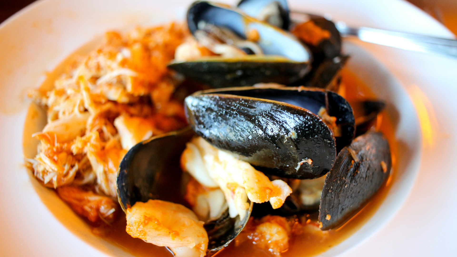 Comment choisir un restaurant de plage dans le Var pour savourer une bouillabaisse authentique ?